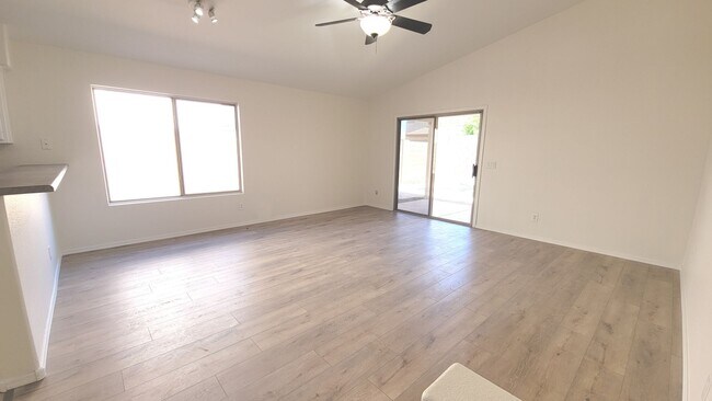 Building Photo - 845 W Vaughn Ave
