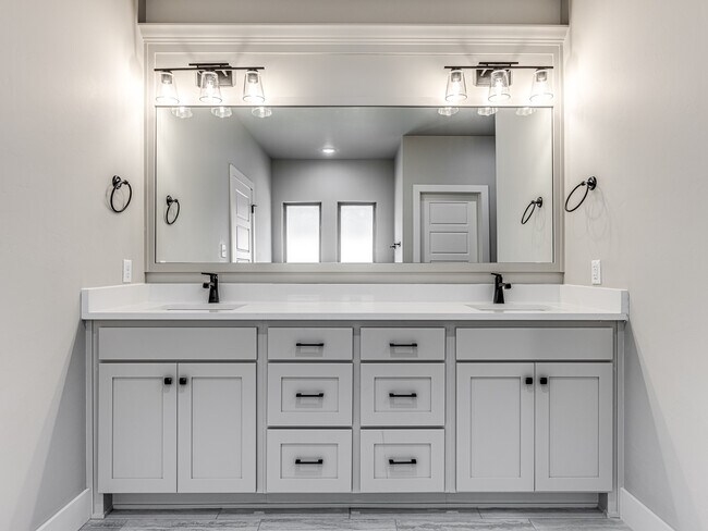 Building Photo - 14517 Chambord Dr