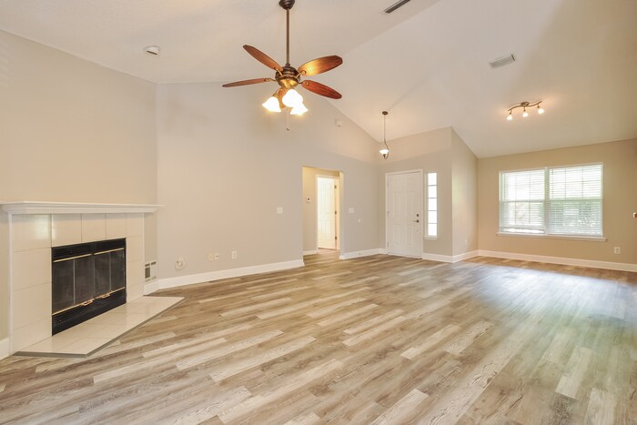 Building Photo - 305 Tara Glenn Ln