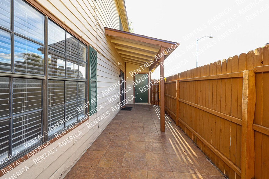 Building Photo - 6609 W Kingston Ln