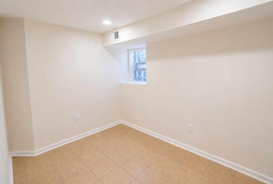 Building Photo - 1016 N Ridgeway Ave