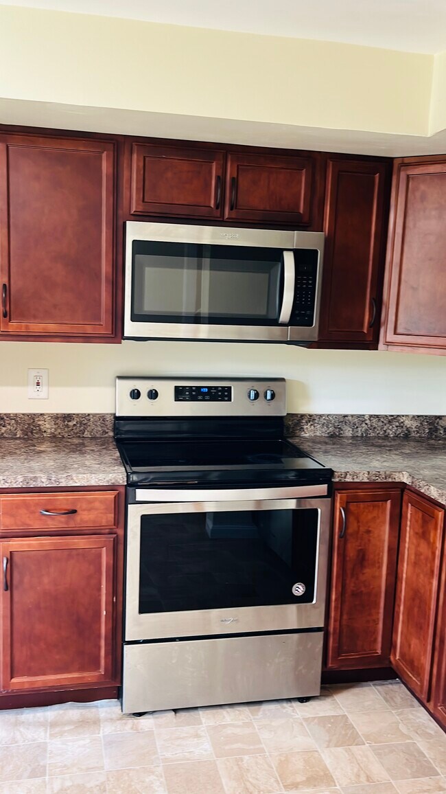 Building Photo - 2 Wimbledon Ln