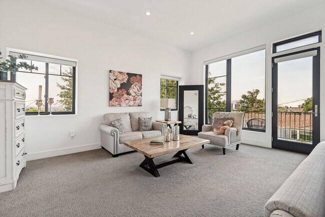 Building Photo - Fully Furnished Luxury Home In The Avenues
