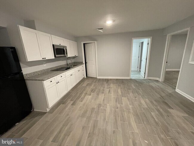 Building Photo - 113 Trails Way