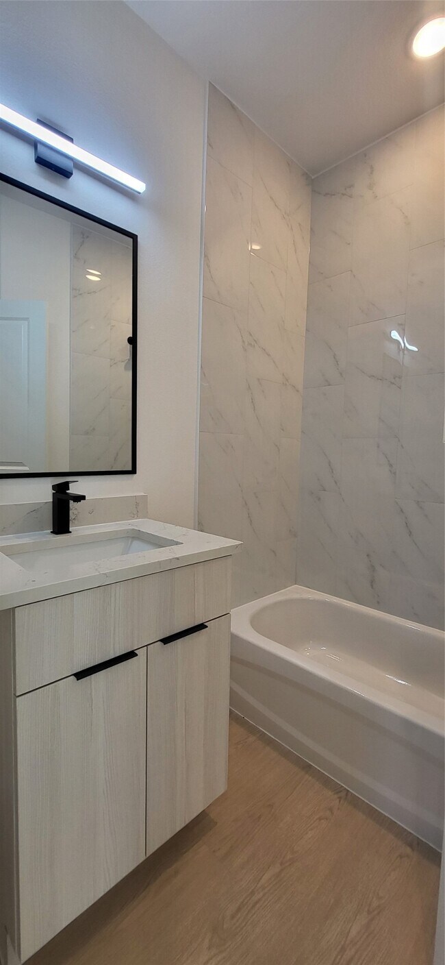 Building Photo - 1033 North Ln