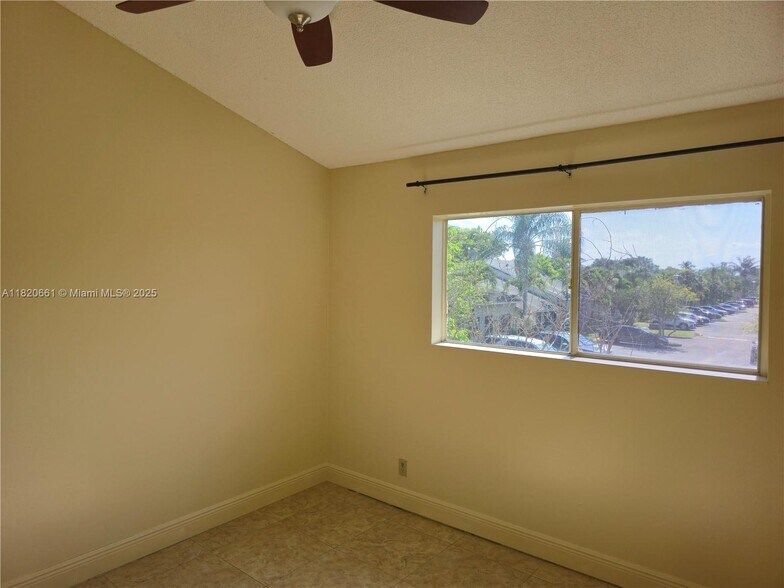 Building Photo - 3872 NW 76th Ave