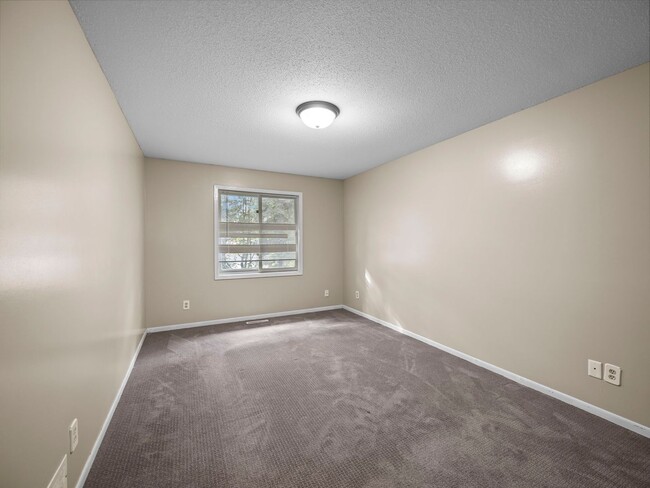 Building Photo - 3 Bedroom Golden Valley Home
