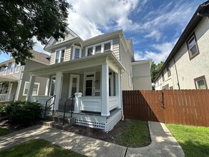 Building Photo - North Campus OSU Single Family Home with 2...