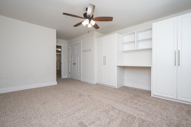 Building Photo - Modern 3BR/2.5BA Townhome with Main-Level Suite and Loft, located in prime Taylors Location! $220...