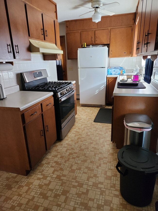 Building Photo - 203 Valley St