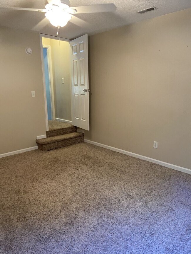 Building Photo - Beautiful home in Emerald Isle.