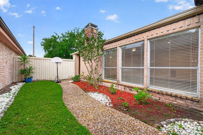 Building Photo - 14222 Stokesmount Dr