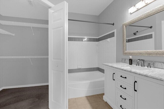 Building Photo - 3250 Corona Village Way