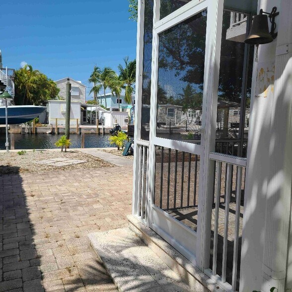 Building Photo - 127 Monroe Dr