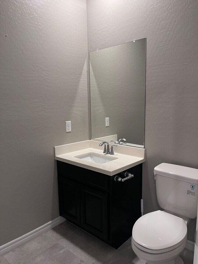 Building Photo - 3 Bedroom Single Family home - Gated community