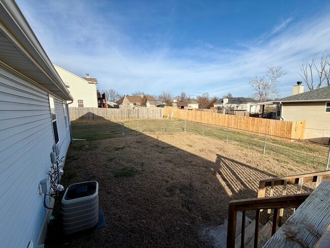 Building Photo - 571 SE 115th Rd