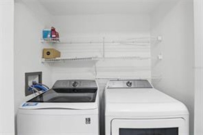 Building Photo - The Grande Downtown - Beautiful 1 bedroom ...