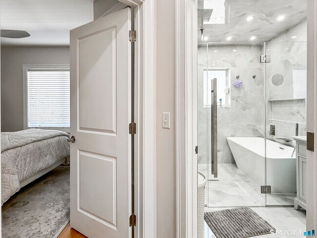 Building Photo - 41 Hillside Ave