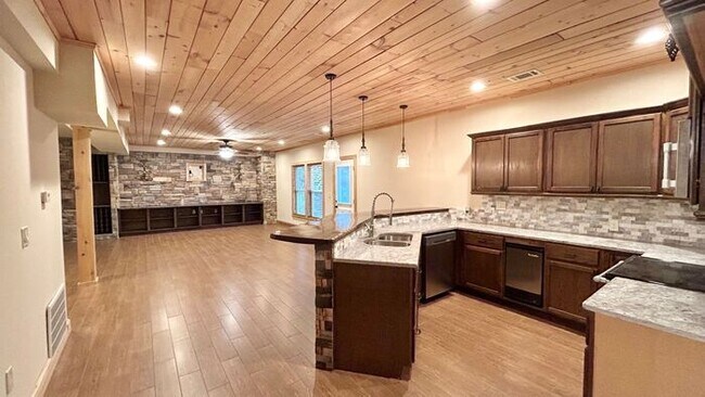 Building Photo - Stunning Cumming Executive Home, Hand Scraped Hardwoods, Custom Upgrades!