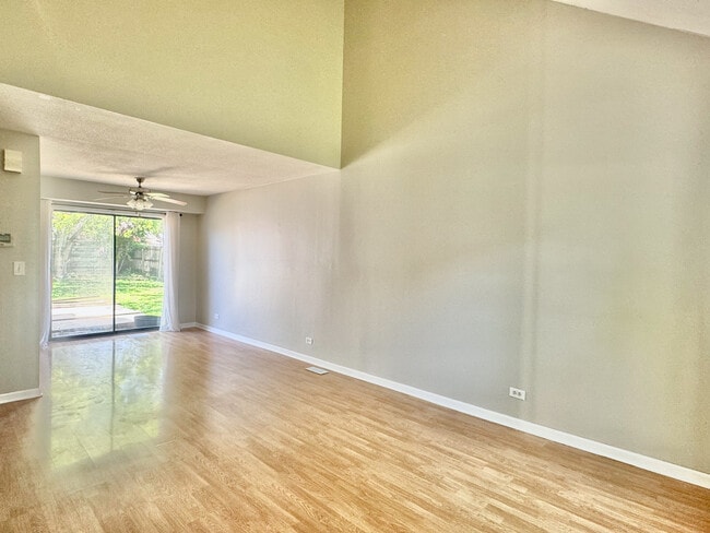 Building Photo - 3302 Acorn Ct