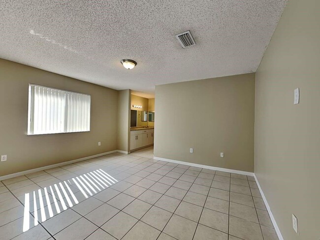 Building Photo - 3568 W 72nd St