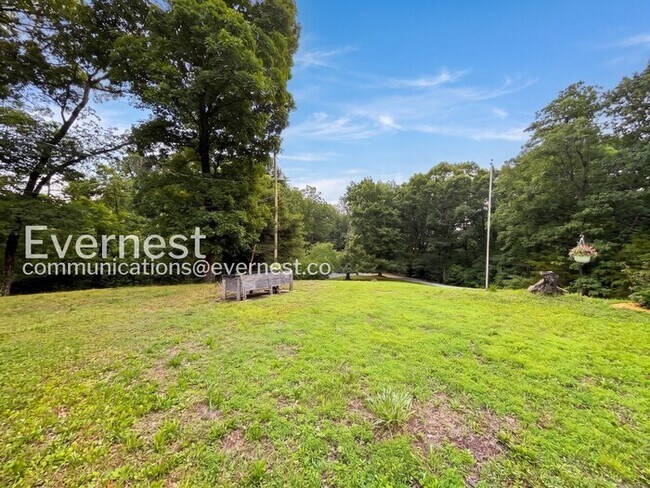 Building Photo - 2 Bed/1 Bath Home with Carport / Pet-Friendly / Available Now!