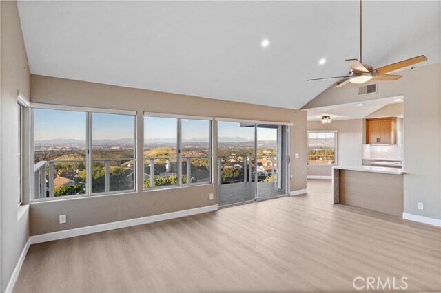 Building Photo - 6 Saros