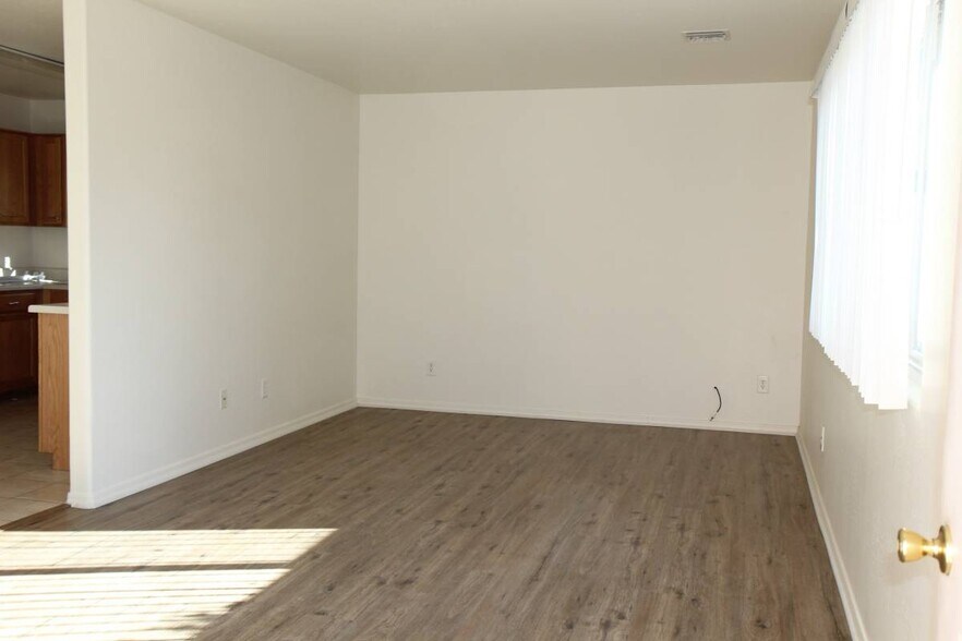 Building Photo - 6191 N Old McDonald Dr