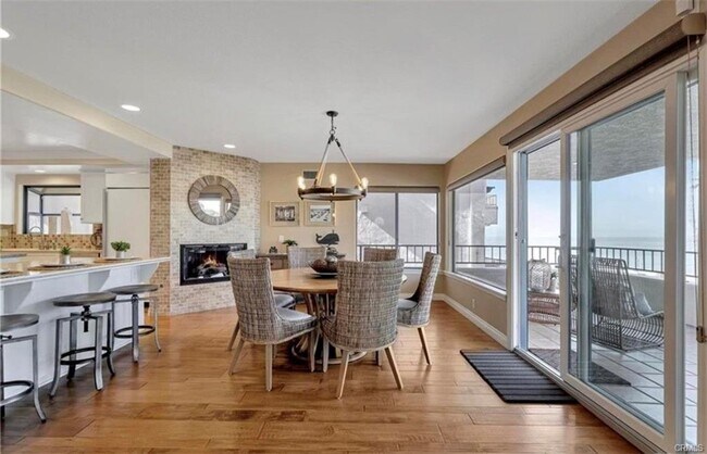 Building Photo - 115 Boca De La Playa