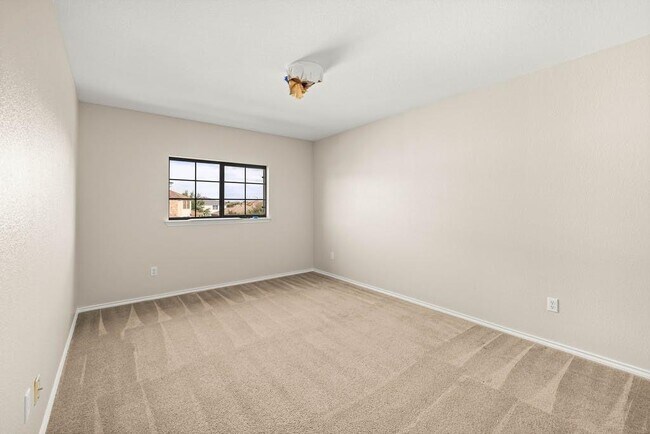 Building Photo - 204 Lauren Loop
