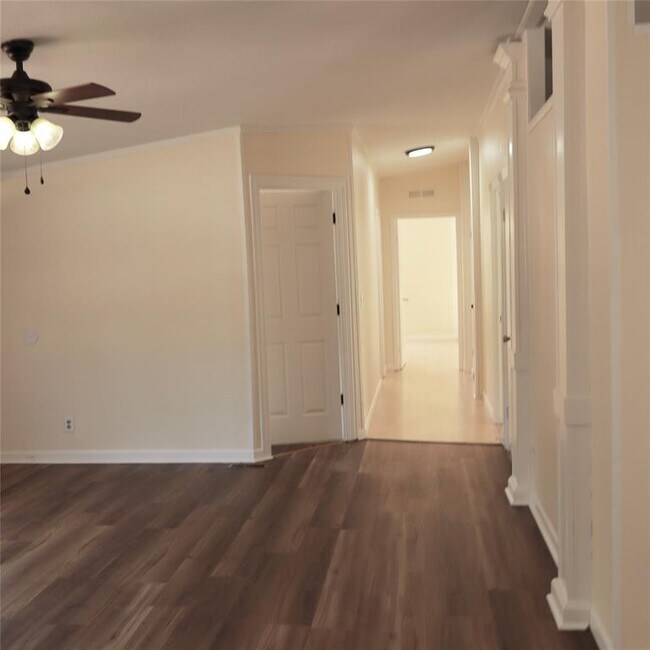 Building Photo - 282 Texas Oak Dr