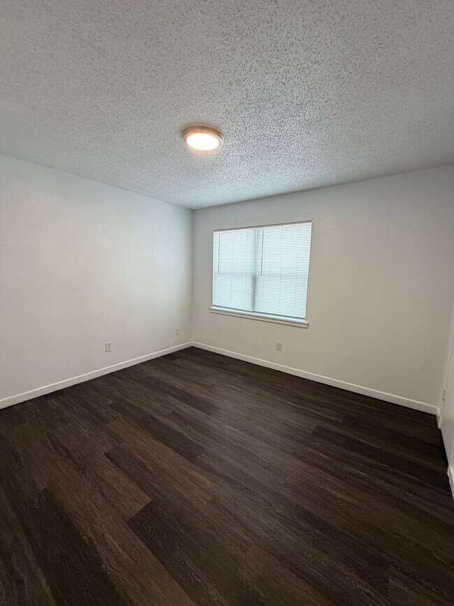Building Photo - 451035