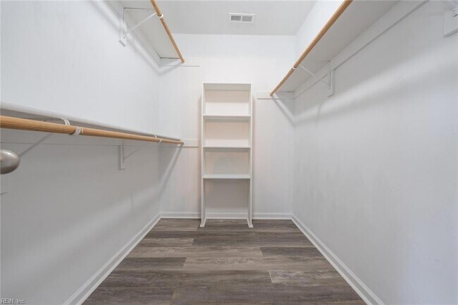 Building Photo - 5616 Memorial Dr