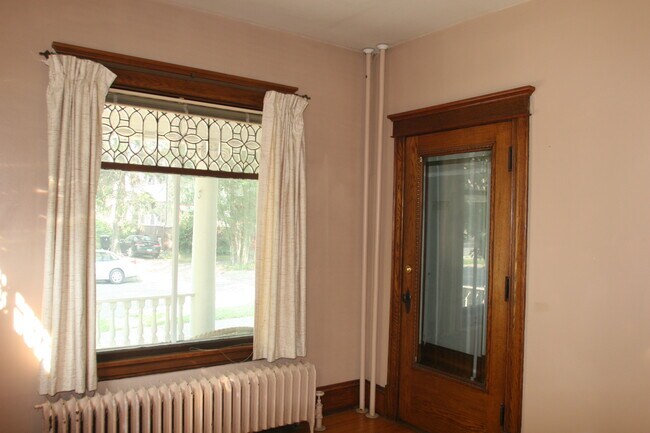 Building Photo - 1014 17th Ave SE