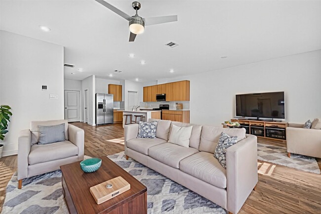 Building Photo - 3518 Blue Mockingbird St