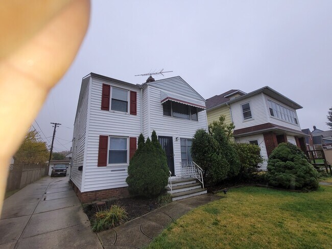 Building Photo - 4997 E 110th St