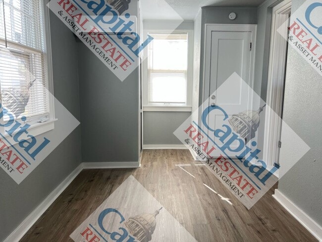 Building Photo - Cozy 2 Bedroom