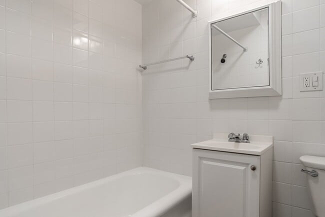 Building Photo - 124 Bowdoin St
