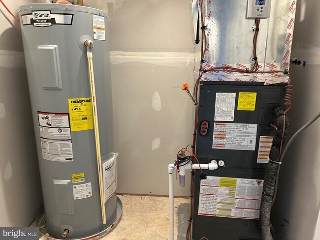 Building Photo - 167 Rae Ct