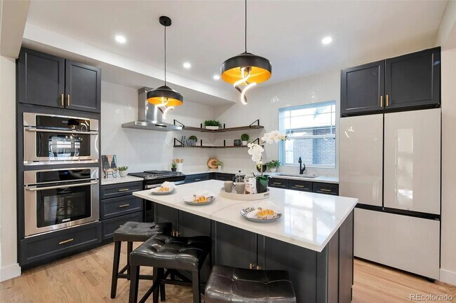 Building Photo - Chic & Cozy 1-Bed Furnished Retreat in the Heart of Denver's Madrid District!