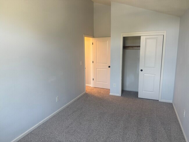 Building Photo - 14602 E Bellewood Pl