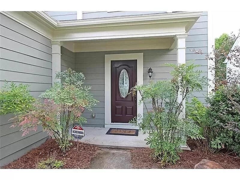 Building Photo - 2706 Cottesford Dr SE