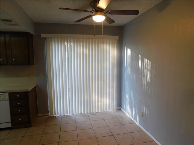 Building Photo - 1402 Barbergale St