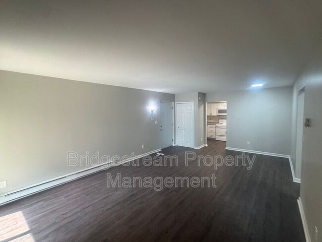 Building Photo - 481 N Broadway St
