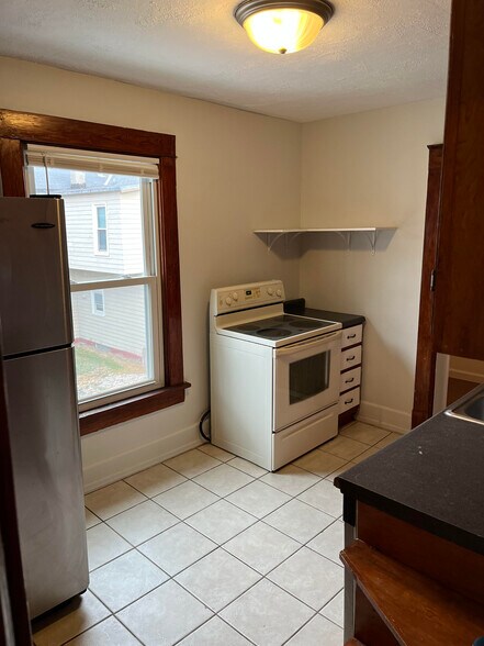 Building Photo - 430 N 25th St