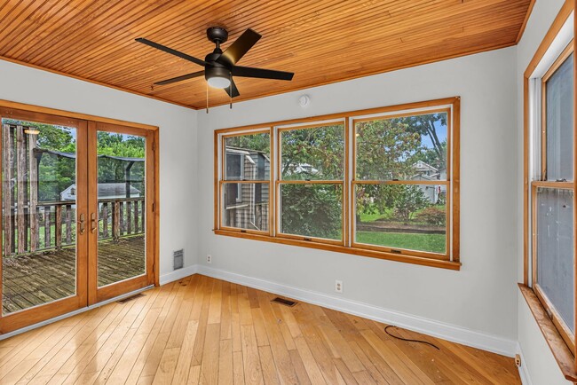 Building Photo - 3940 Delmar Ave