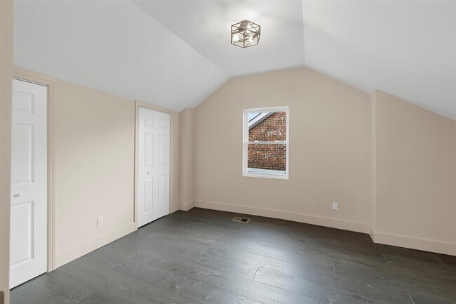 Building Photo - 135 3rd St