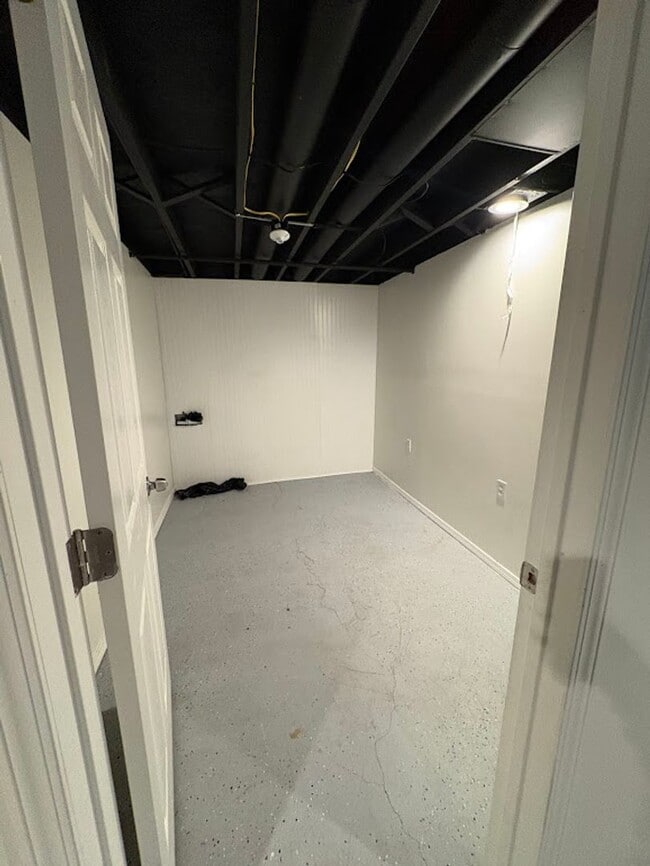 Building Photo - Three bedroom two bathroom home for rent