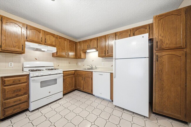 Building Photo - 379 Huse Rd