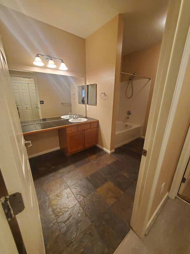 Building Photo - Spacious 2B/2B Main Level Condo With Garage NOW AVAILABLE